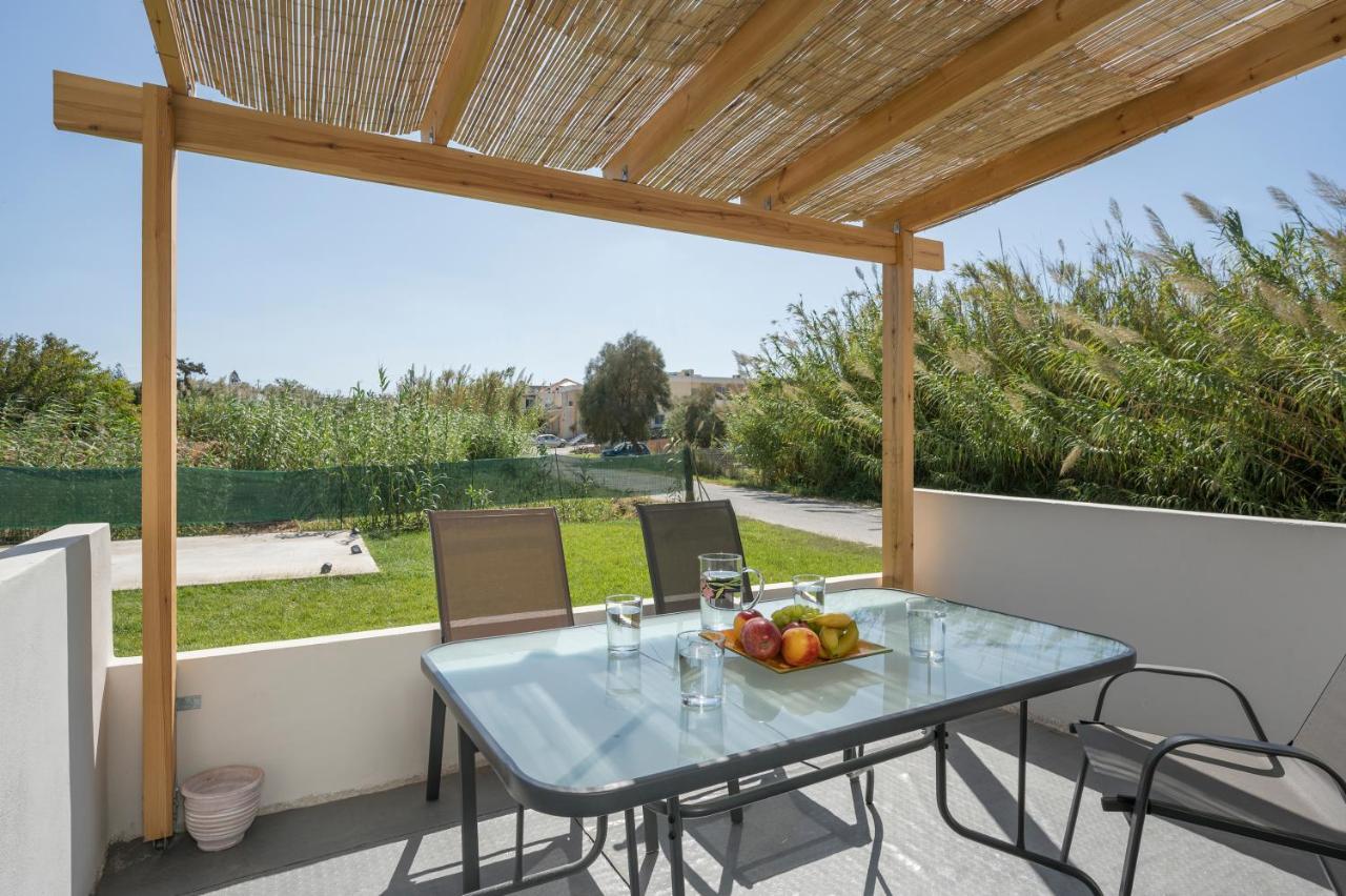 Sea Breeze Apartments Kolymbari Extérieur photo